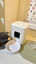 Smart WiFi Pet Feeder - App-Controlled Timed Food Dispenser with LCD Display (White)